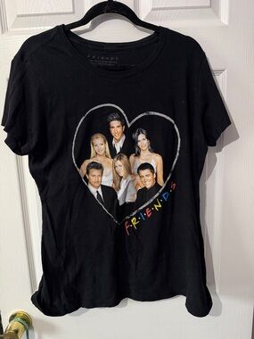 FRIENDS TV Cast Heart Graphic Tee - Black